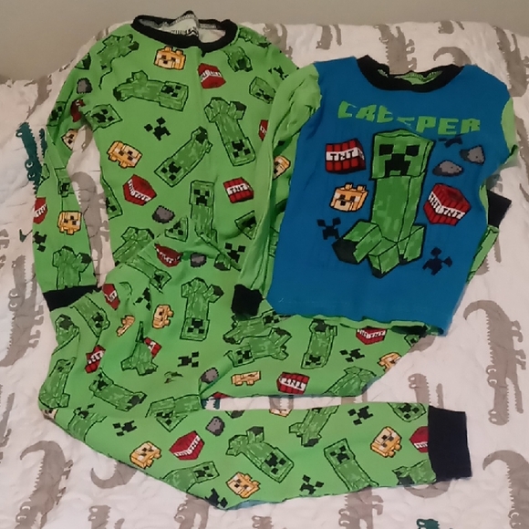 Creeper Pajama 2 Sets. 2 tops 2 Pants(black Pant Not Pictured) - Picture 1 of 4